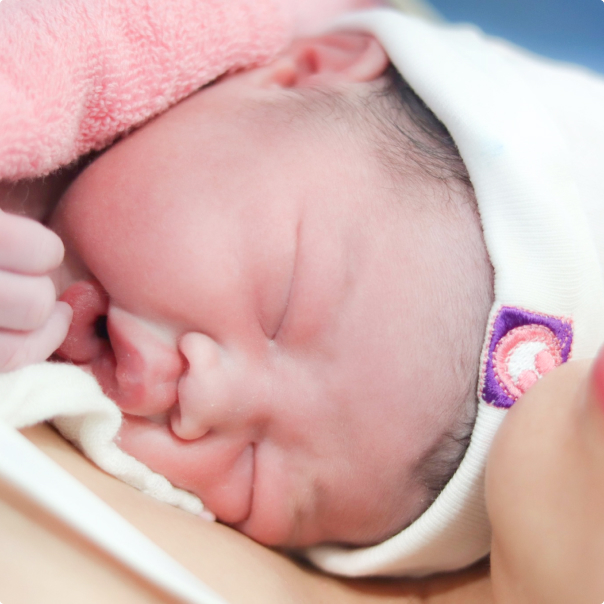 Em bé chào đời tại Phương Châu