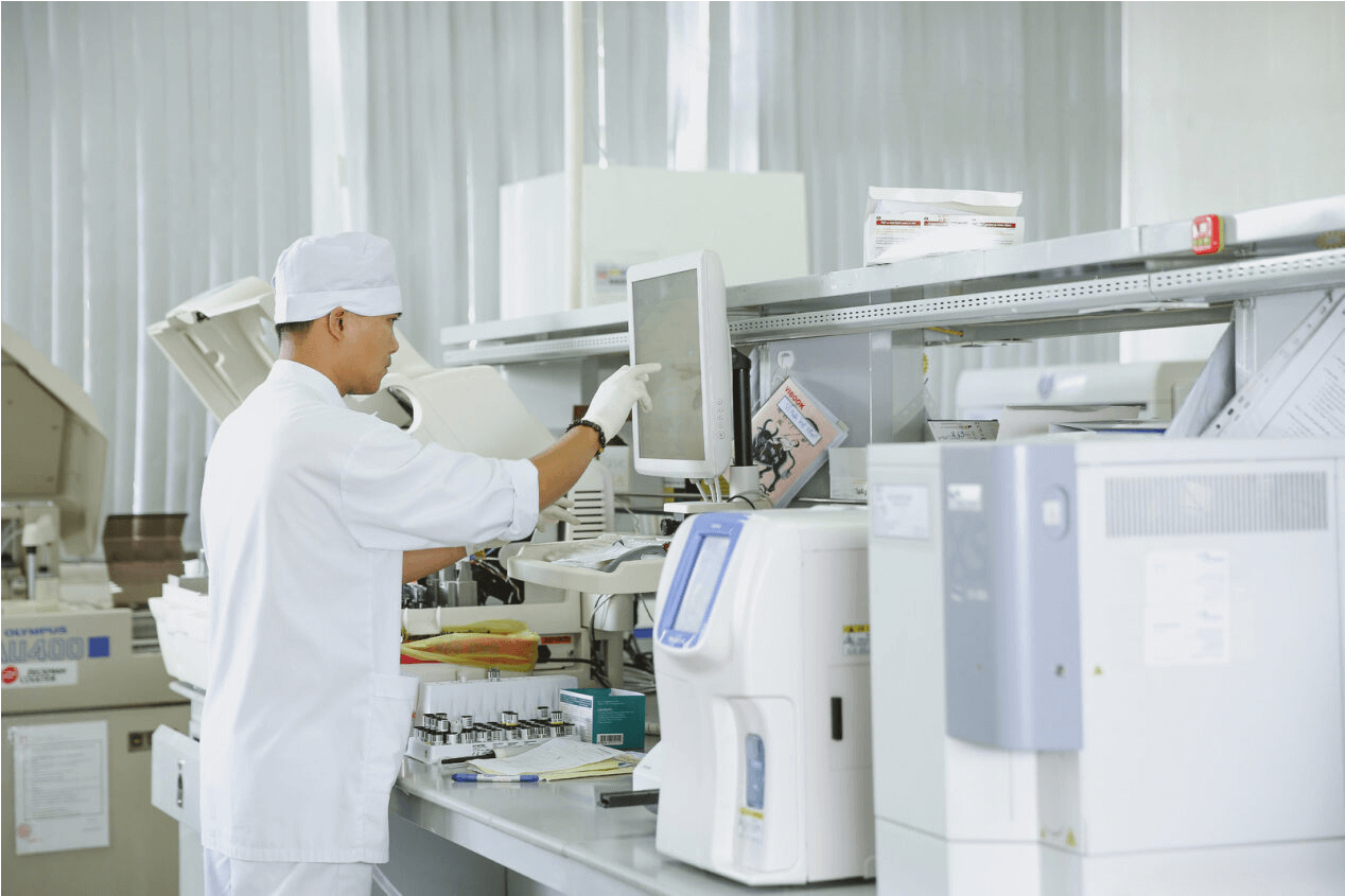 The Laboratory Testing Room at Phuong Nam Hospital is modernly equipped to meet the needs of accurate diagnosis