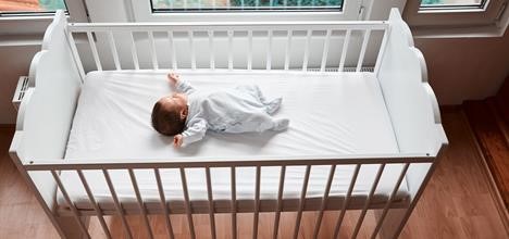 Làm thế nào để giữ an toàn cho bé khi ngủ