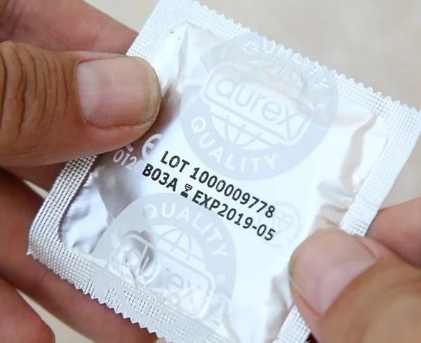 Mắc bệnh lậu do rách bao cao su khi quan hệ tình dục