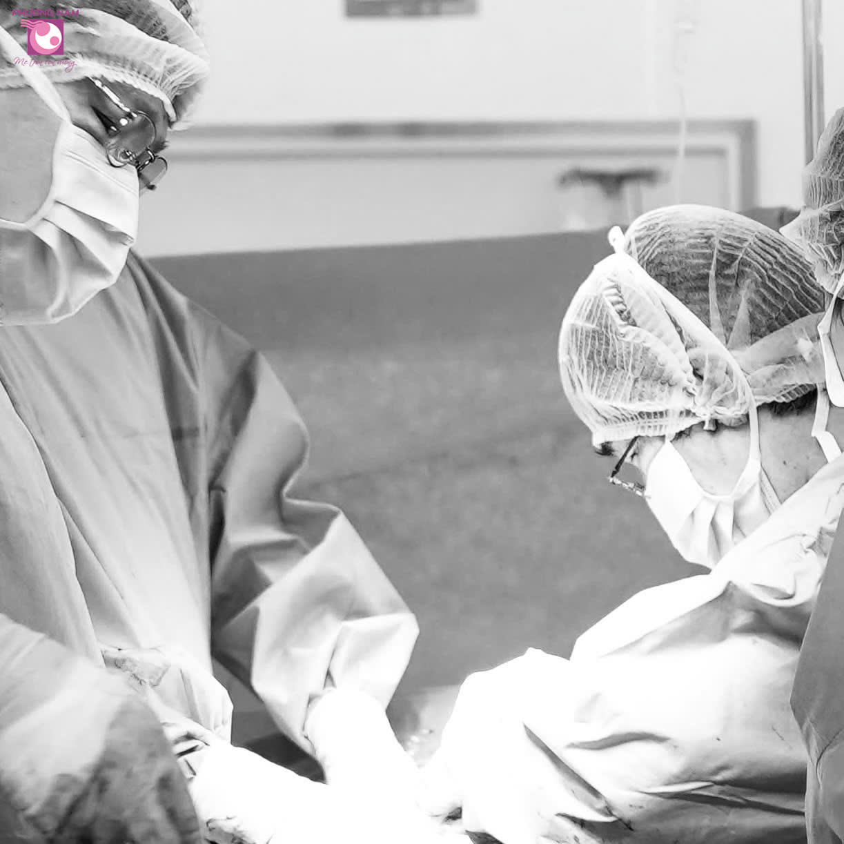 Cùng lúc đón một em bé bụ bẫm chào đời và loại bỏ 2 khối u ở tử cung