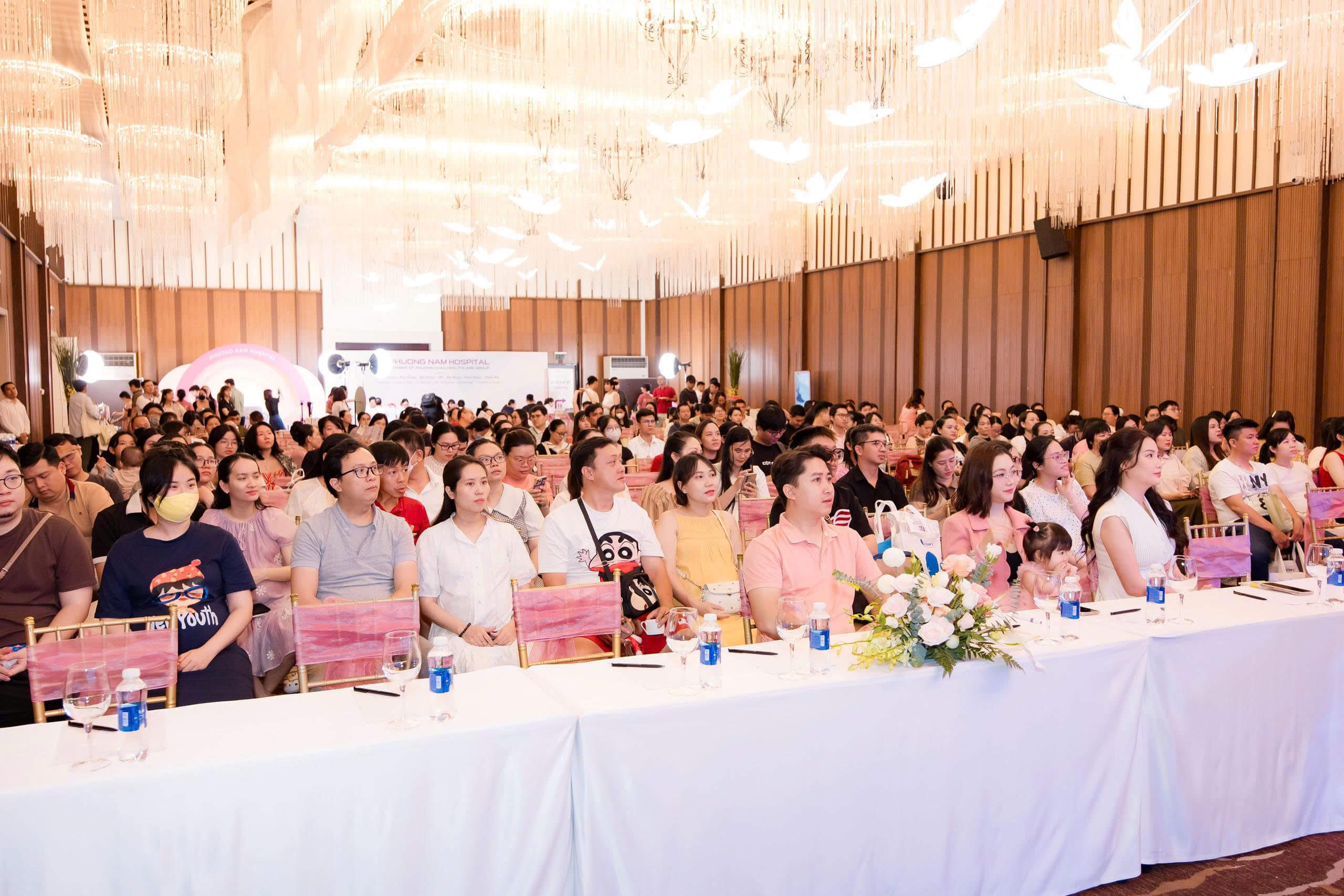 Bệnh viện Phương Nam tổ chức ngày hội cổ vũ mẹ bỉm nuôi con bằng sữa mẹ