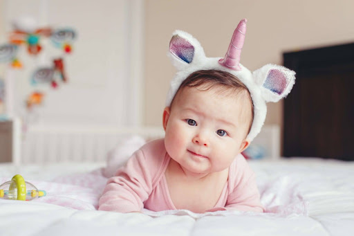 Vui học cùng con: “Lớp học tại gia” giúp bé 4 tháng tuổi phát triển