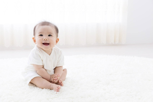 Bé 6 tháng tuổi chơi gì? Biến ngôi nhà thành "trường mầm non" mini