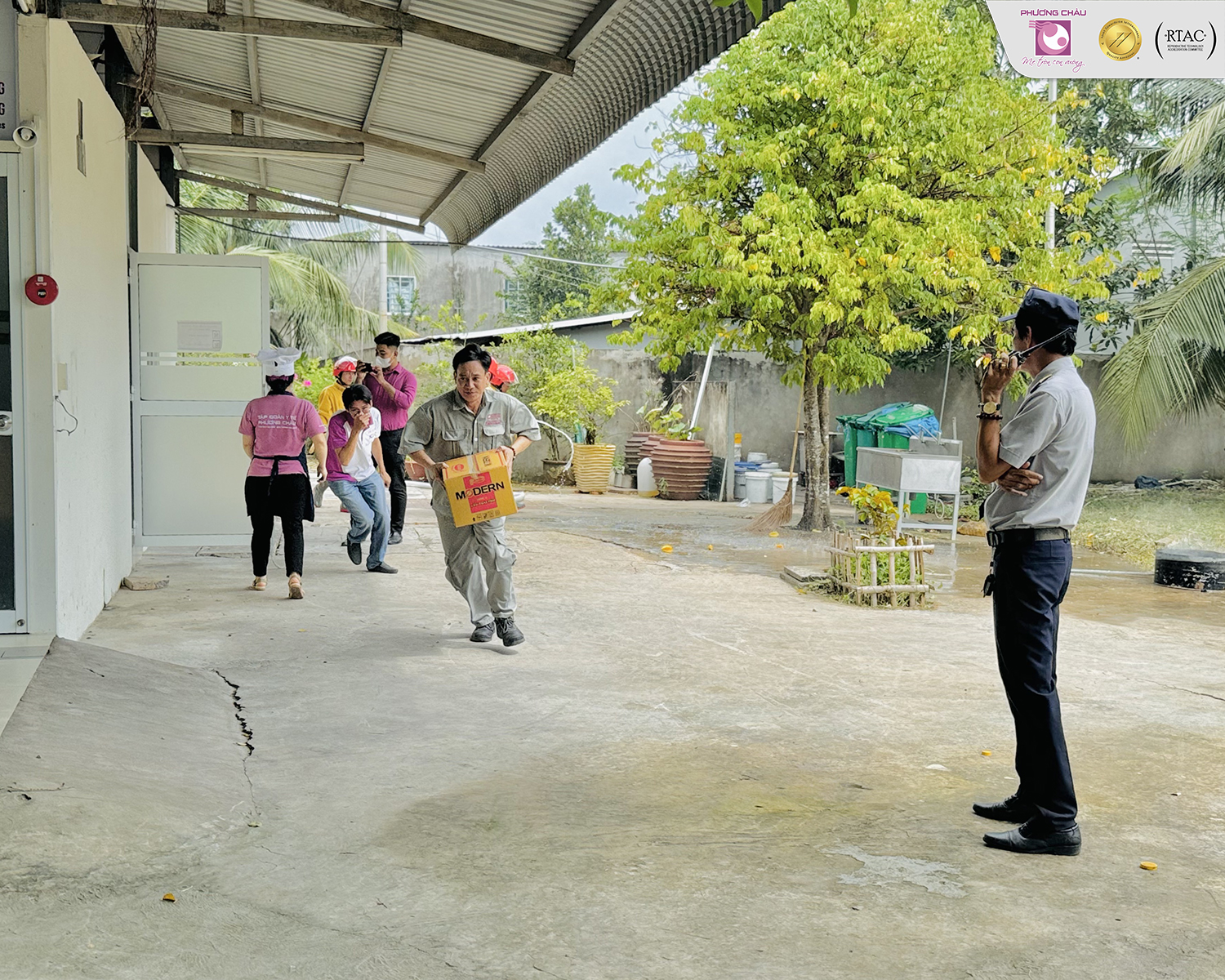 PHƯƠNG CHÂU DIỄN TẬP PHƯƠNG ÁN CHỮA CHÁY TẠI CHỖ