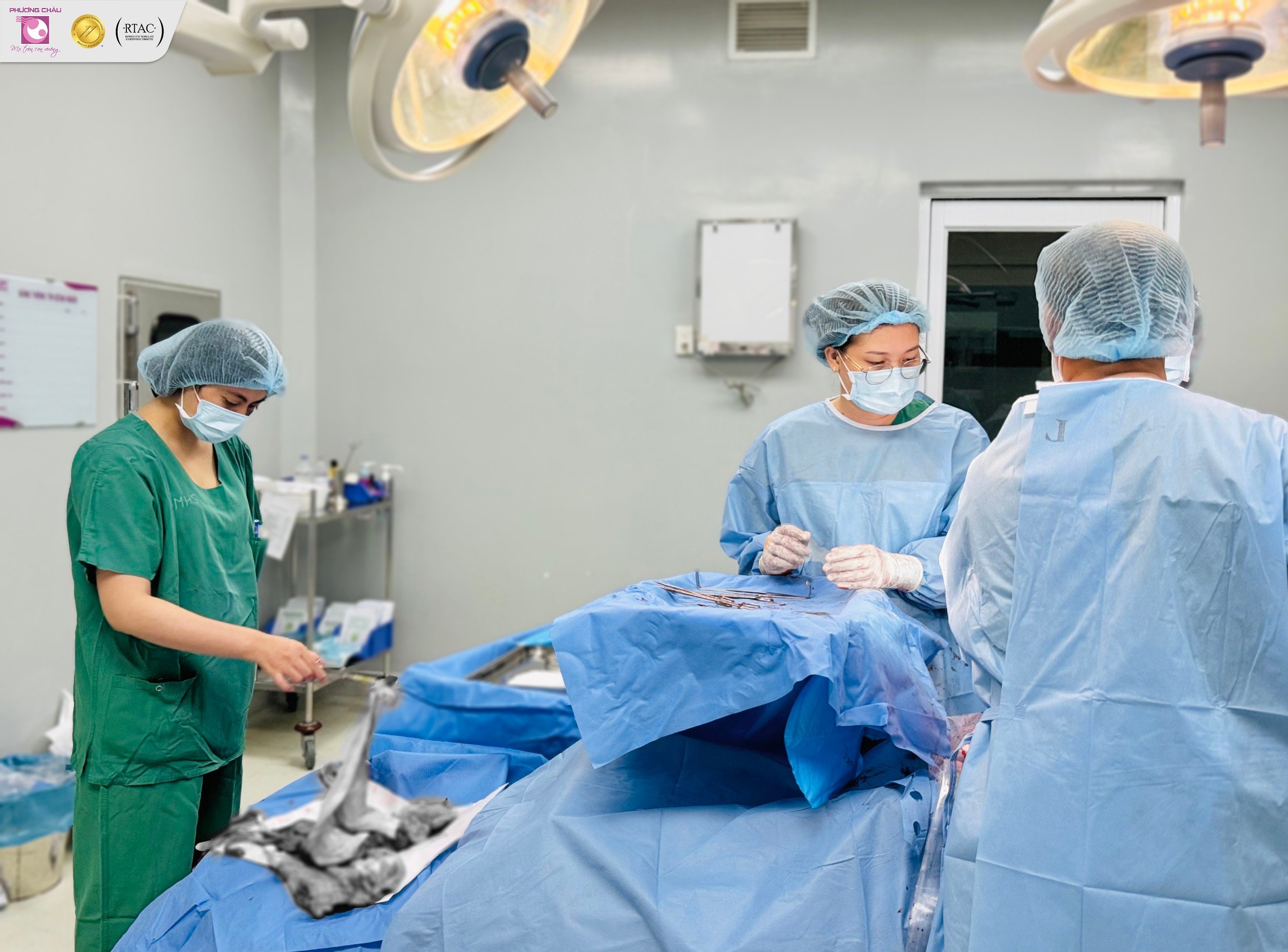 ĐẾM GẠC VÀ KIỂM TRA DỤNG CỤ TRƯỚC KHI ĐÓNG VẾT MỔ