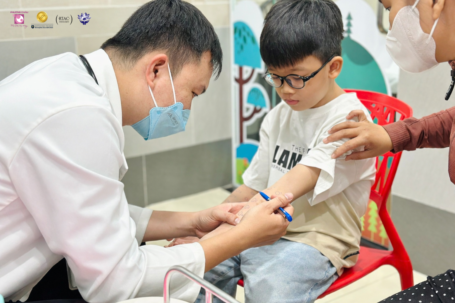 Xét nghiệm lẫy da tại Nhi khoa Phương Châu