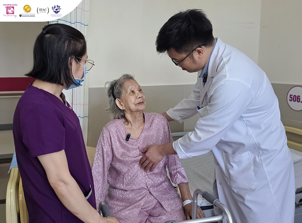 Cụ bà 88 tuổi và hành trình đầy lạc quan vượt qua ca phẫu thuật gãy cổ xương đùi