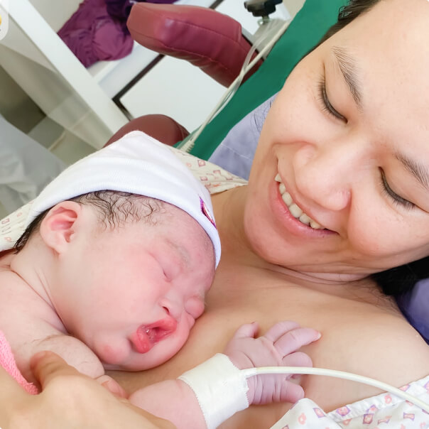 Em bé chào đời tại Phương Châu