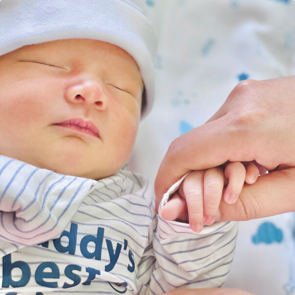 Em bé chào đời tại Phương Châu