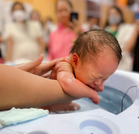 Em bé chào đời tại Phương Châu