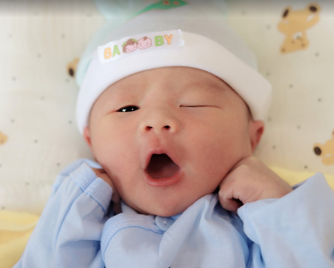 Em bé chào đời tại Phương Châu